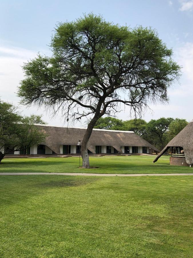 Okahandja Country Hotel Extérieur photo