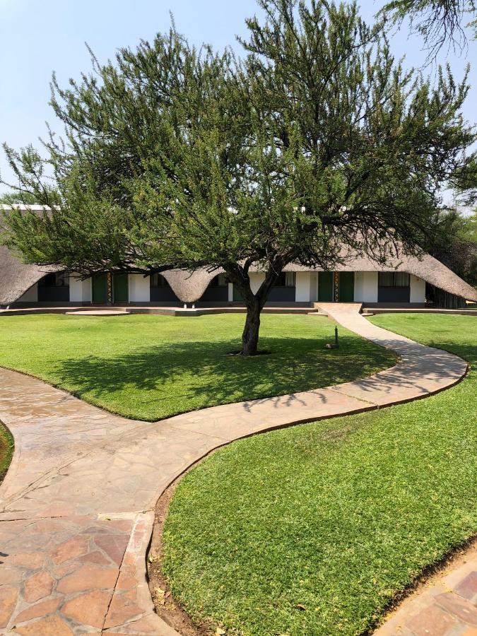 Okahandja Country Hotel Extérieur photo