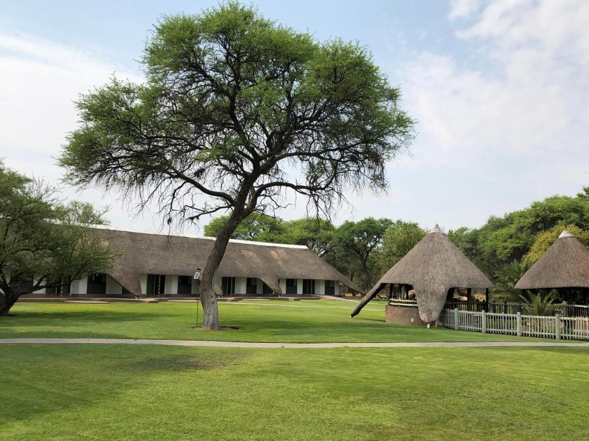 Okahandja Country Hotel Extérieur photo