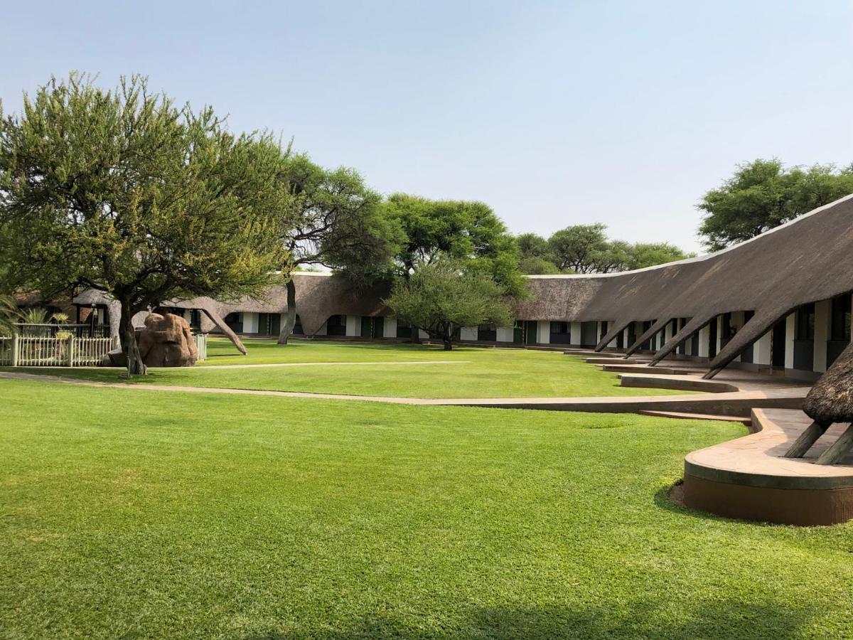 Okahandja Country Hotel Extérieur photo