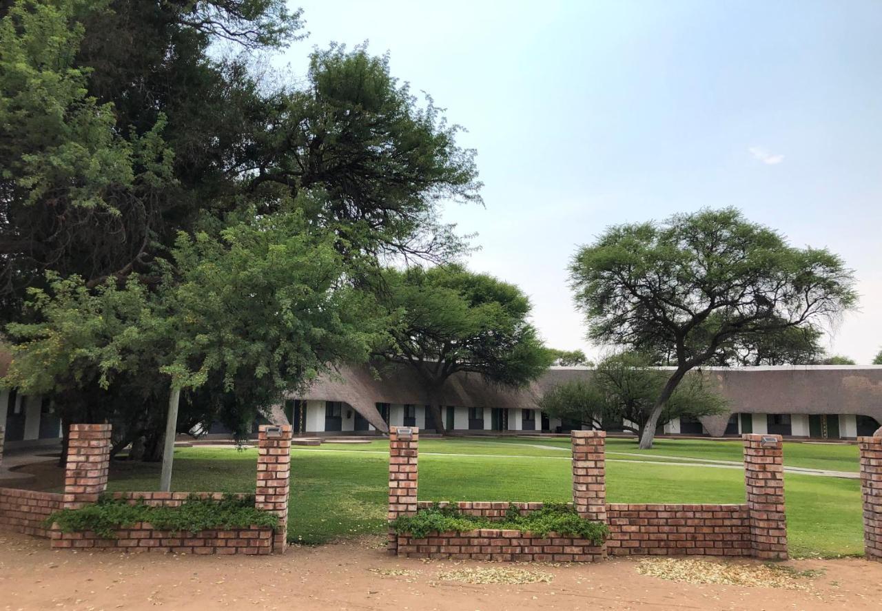 Okahandja Country Hotel Extérieur photo