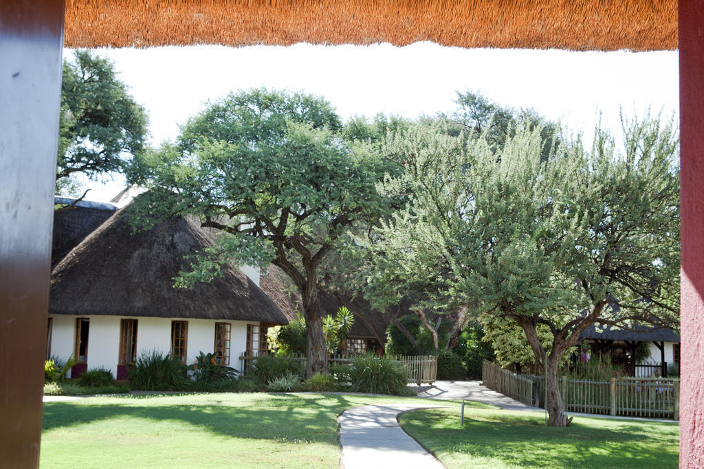 Okahandja Country Hotel Extérieur photo
