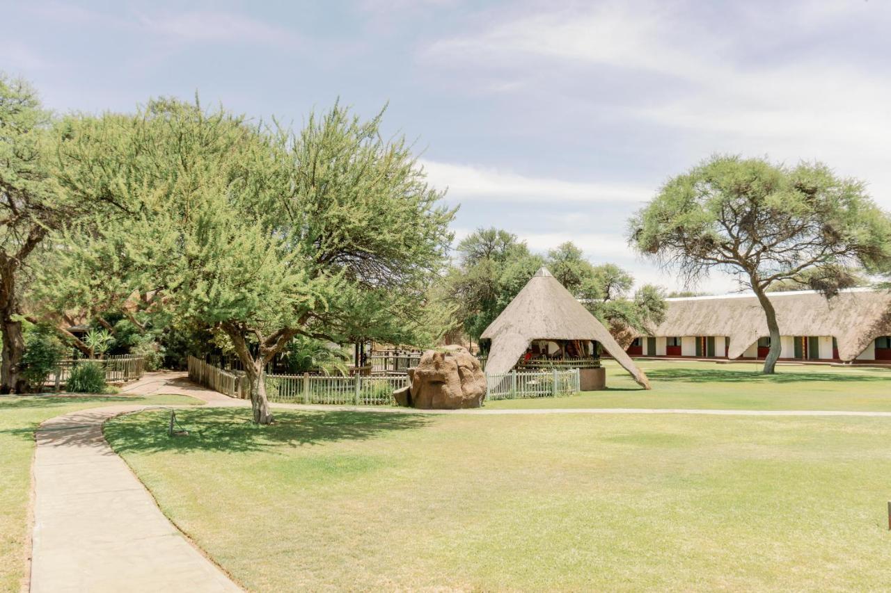 Okahandja Country Hotel Extérieur photo