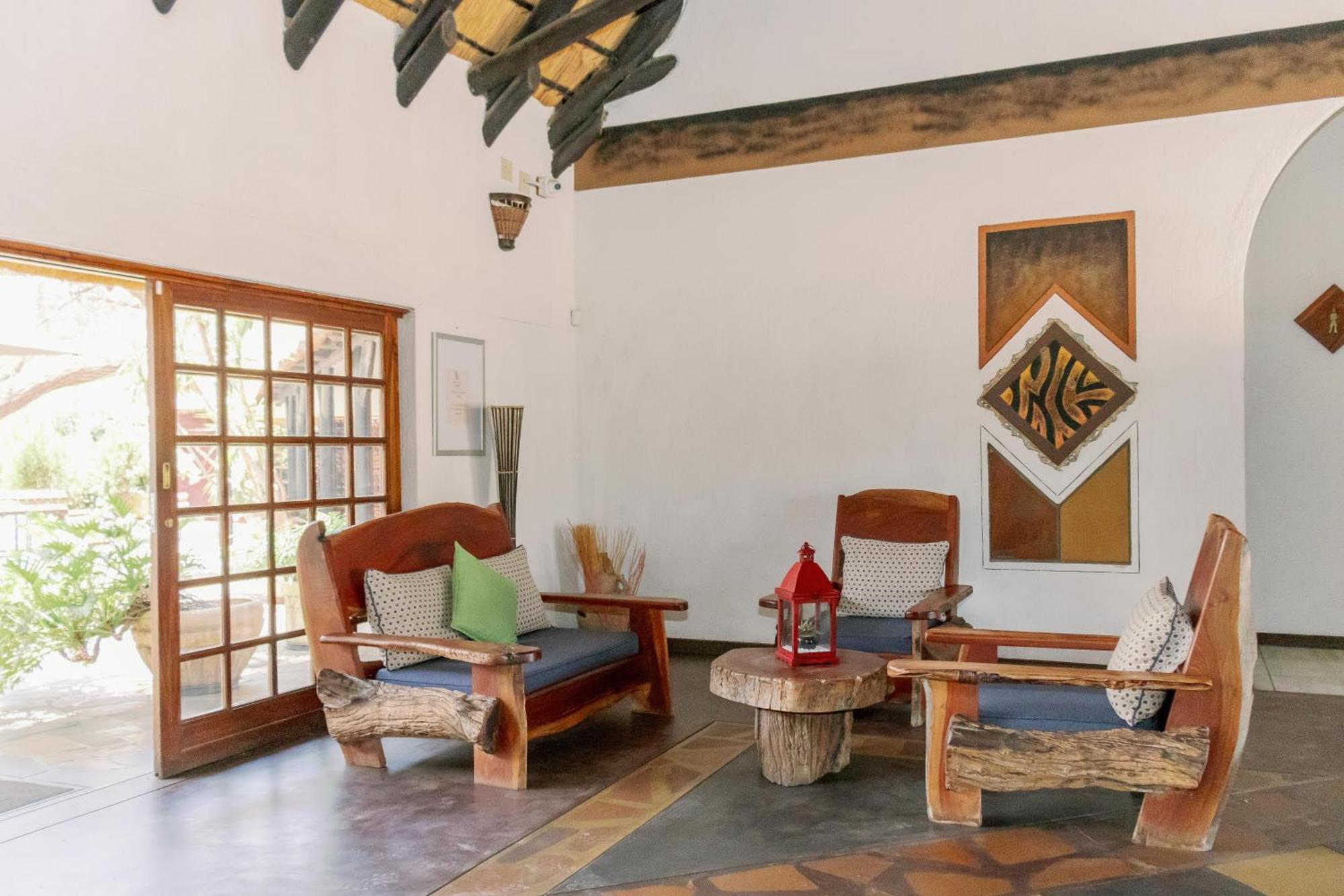 Okahandja Country Hotel Extérieur photo